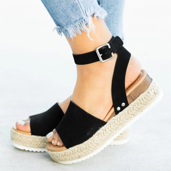 THE PERFECT SUMMER ESPADRILLE - Picture 2 of 3